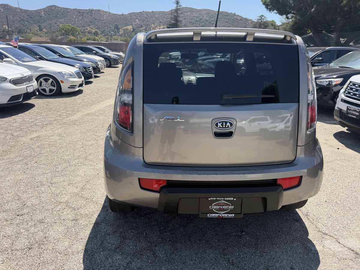 Used 2010 Kia Soul + w/ Audio Pkg FWD image 5