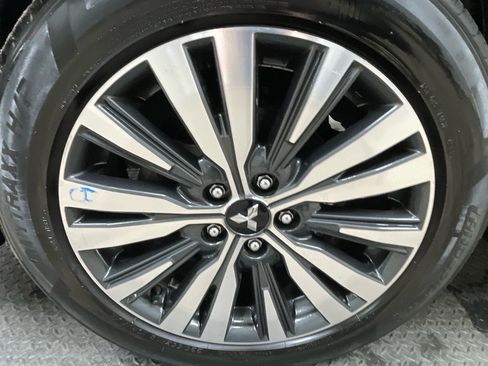 Used 2020 Mitsubishi Outlander ES FWD image 31
