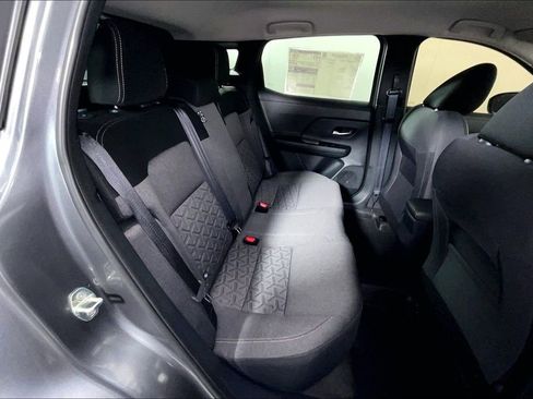 Certified 2025 Nissan Kicks SV image 36