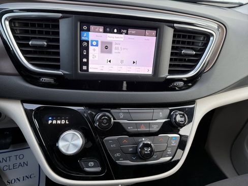 Used 2023 Chrysler Voyager LX image 22