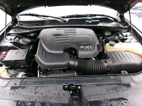 Used 2018 Dodge Challenger GT w/ GT Interior Package image 9