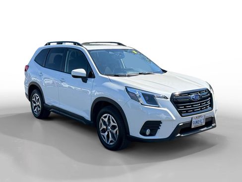 Used 2023 Subaru Forester Premium image 7