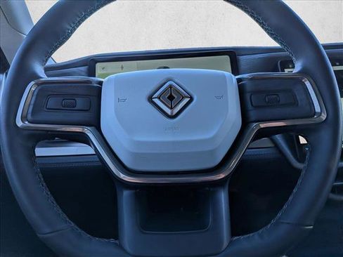 Used 2025 Rivian R1S Adventure image 15