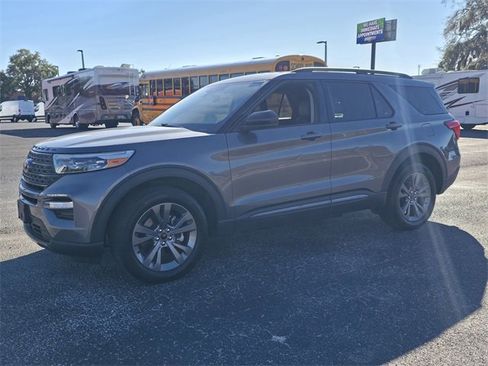 Used 2022 Ford Explorer XLT w/ Equipment Group 202A image 9