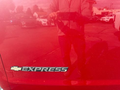 Used 2019 Chevrolet Express 2500 w/ Driver Convenience Package image 17