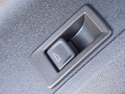 New 2025 Audi SQ5 Prestige image 16