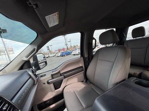 Used 2022 Ford F250 XLT w/ Black Appearance Package image 15