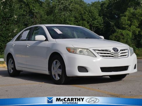 Used 2010 Toyota Camry LE FWD image 1