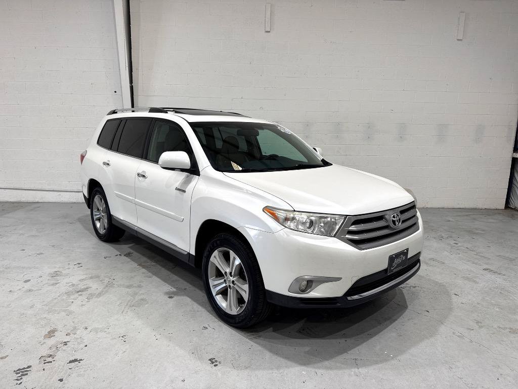 Used 2013 Toyota Highlander Limited AWD/4WD image 2