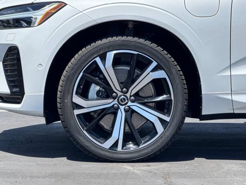Certified 2024 Volvo XC60 T8 Ultimate w/ Protection Package Premier AWD/4WD image 29