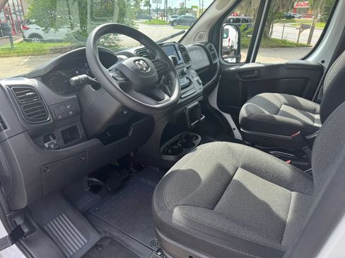 Used 2025 RAM ProMaster 2500 w/ U-Haul Equipment Group FWD image 17