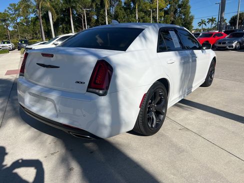 Used 2022 Chrysler 300 Touring L w/ Popular Equipment Group image 9