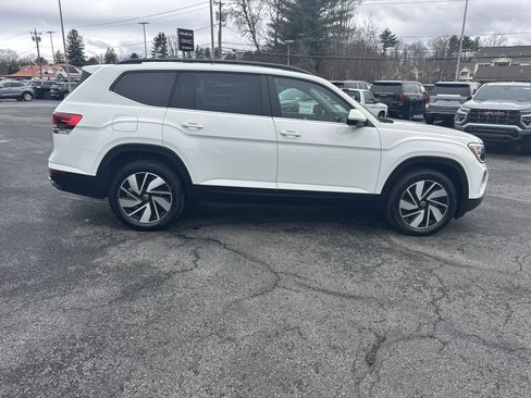 Used 2025 Volkswagen Atlas SE image 11