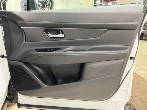 Used 2025 Nissan Murano SV AWD/4WD image 22