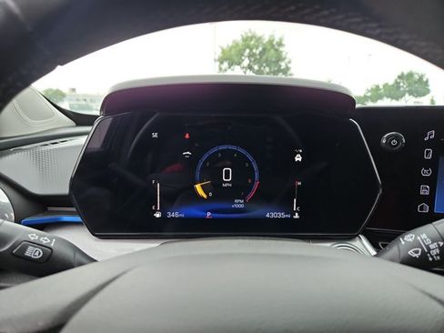 Used 2024 Chevrolet Trax LT w/ Sunroof Package FWD image 10