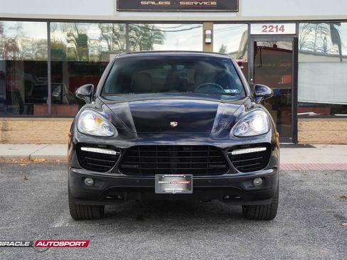 Used 2014 Porsche Cayenne Turbo S image 2