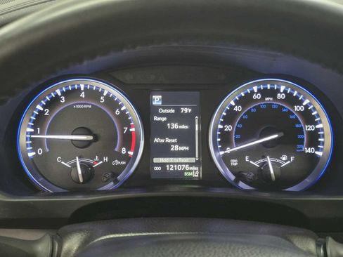 Used 2018 Toyota Highlander XLE AWD/4WD image 13