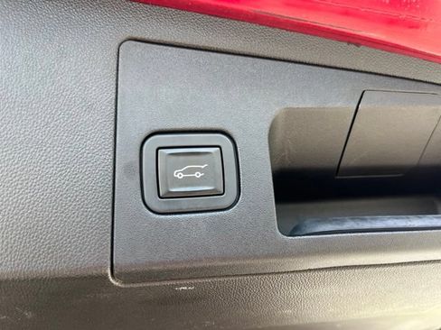 Used 2019 Cadillac XT5 FWD image 6