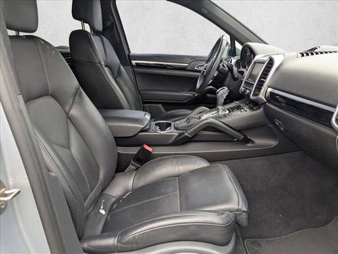 Used 2016 Porsche Cayenne AWD/4WD image 17