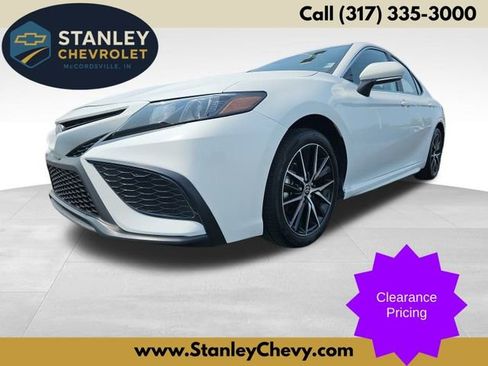 Used 2024 Toyota Camry SE image 1