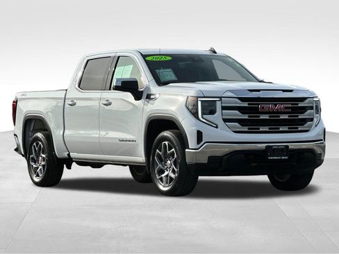 Used 2025 GMC Sierra 1500 SLE image 7