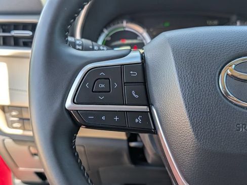 Used 2025 Toyota Highlander XLE AWD/4WD image 25