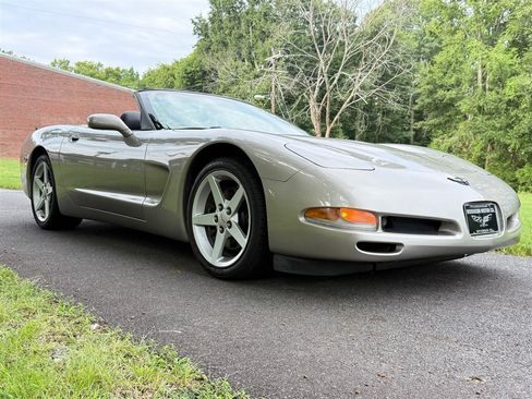 Used 1999 Chevrolet Corvette Convertible w/ Memory Pkg RWD image 27