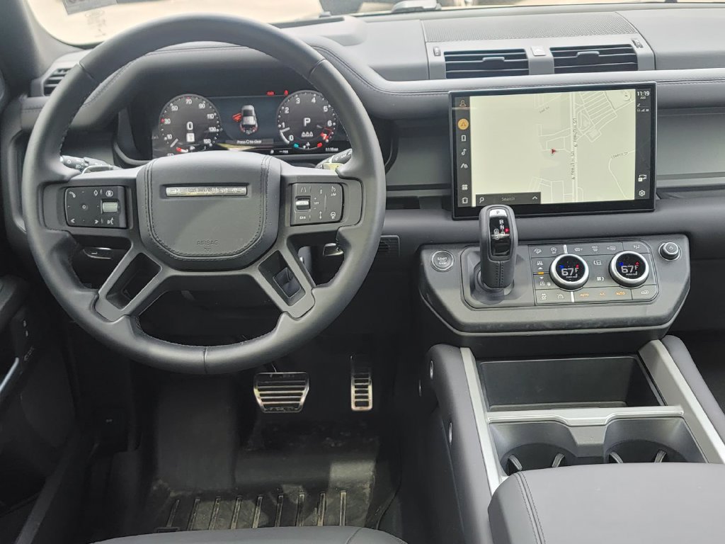 Used 2025 Land Rover Defender 110 V8 AWD/4WD image 18