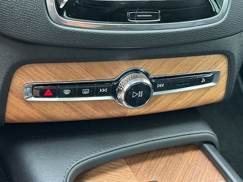 Certified 2023 Volvo XC90 T8 Plus AWD/4WD image 26