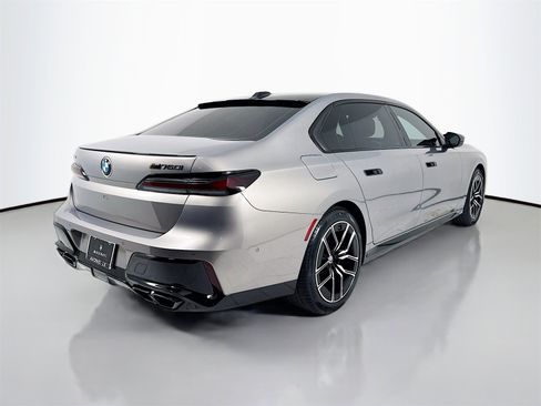 Used 2023 BMW 760i xDrive w/ Luxury Rear Seating Package image 7