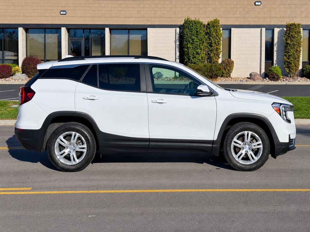 Used 2022 GMC Terrain SLE w/ Driver Convenience Package AWD/4WD image 5
