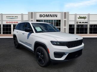 Used 2025 Jeep Grand Cherokee Limited w/ Black Appearance Package video 2