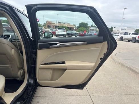 Used 2014 Ford Fusion SE FWD image 24