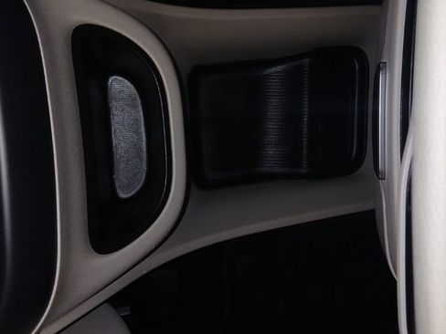 Used 2020 Chrysler Pacifica Limited FWD image 22