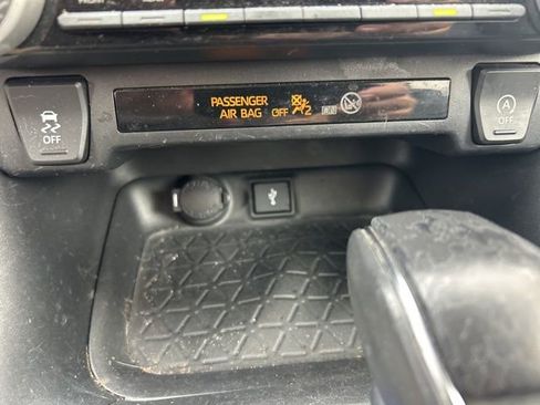 Used 2020 Toyota RAV4 XLE Premium image 17