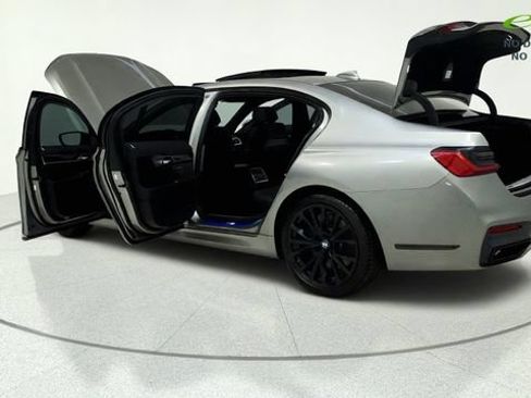 Used 2022 BMW 750i xDrive w/ M Sport Package AWD/4WD image 10