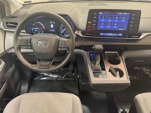 Used 2022 Toyota Sienna LE image 23