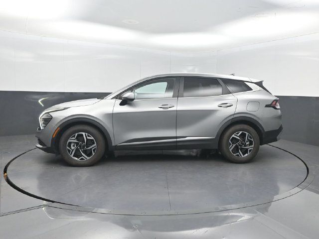 Used 2024 Kia Sportage LX FWD image 2