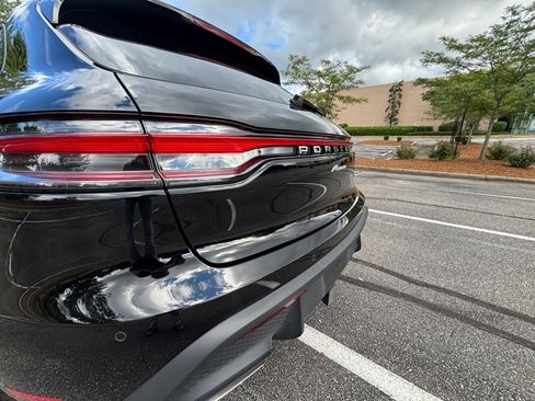 Certified 2024 Porsche Macan image 14