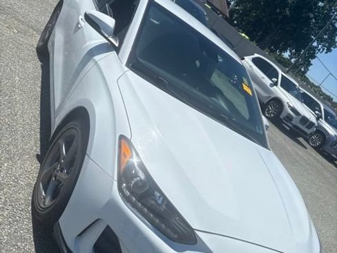 Used 2019 Hyundai Veloster 2.0 FWD image 3