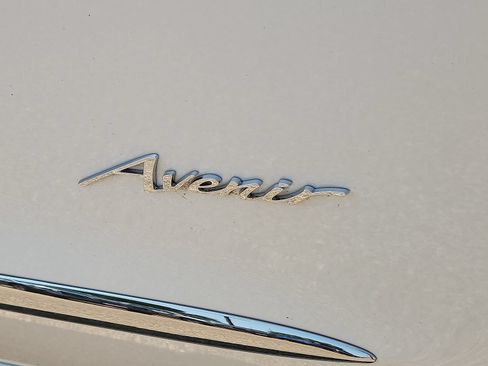 Used 2023 Buick Enclave Avenir w/ Avenir Technology Package AWD/4WD image 9