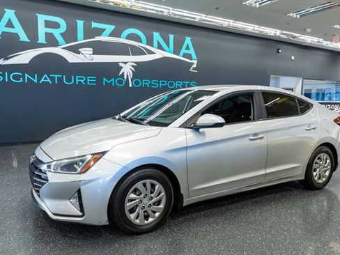 Used 2019 Hyundai Elantra SE w/ Winter Weather Package image 1