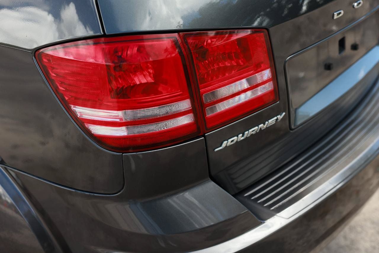 Used 2018 Dodge Journey SE w/ Connectivity Group FWD image 39