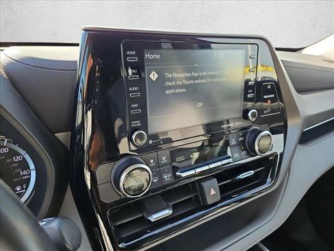 Used 2022 Toyota Highlander LE image 13