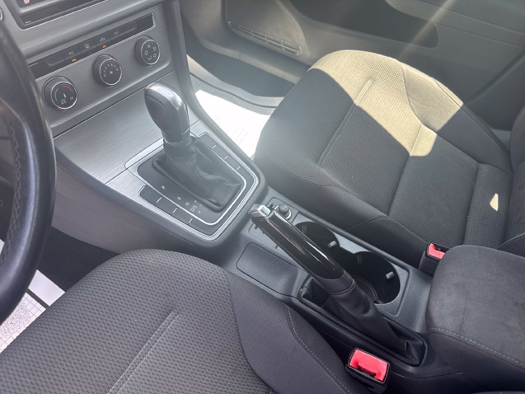 Used 2017 Volkswagen Golf S FWD image 25