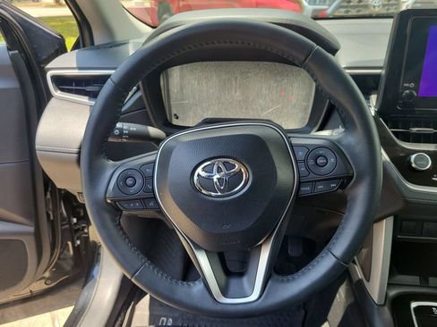 Certified 2025 Toyota Corolla Cross LE FWD image 18