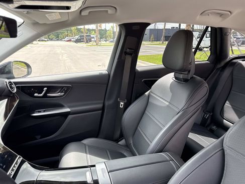 Used 2025 Mercedes-Benz GLC 350e 4MATIC image 23