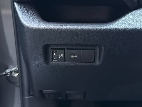 Used 2022 Toyota RAV4 XLE AWD/4WD image 20
