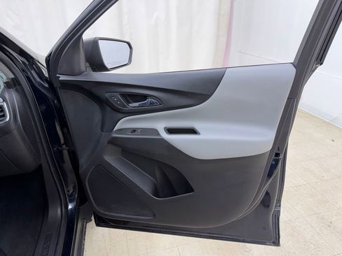Used 2021 Chevrolet Equinox LS w/ LS Convenience Package image 9