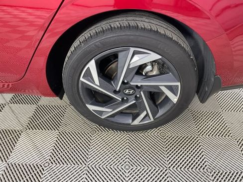 Used 2025 Hyundai Elantra Sport FWD image 13